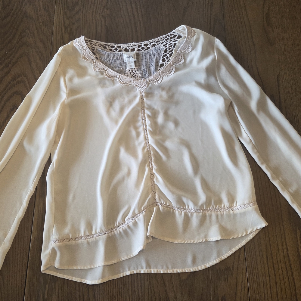 Daytrip Cream V-Neck Lace-Trim Peasant Blouse - Picture 2 of 4